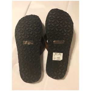 clarks flip flops clearance